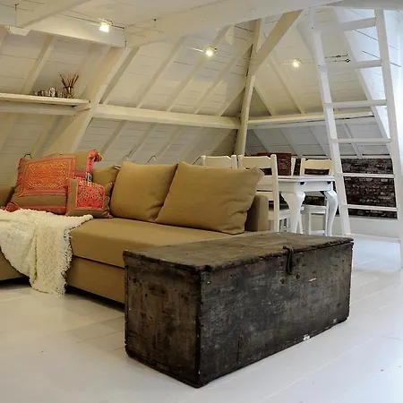 Attic Judy's Lägenhet